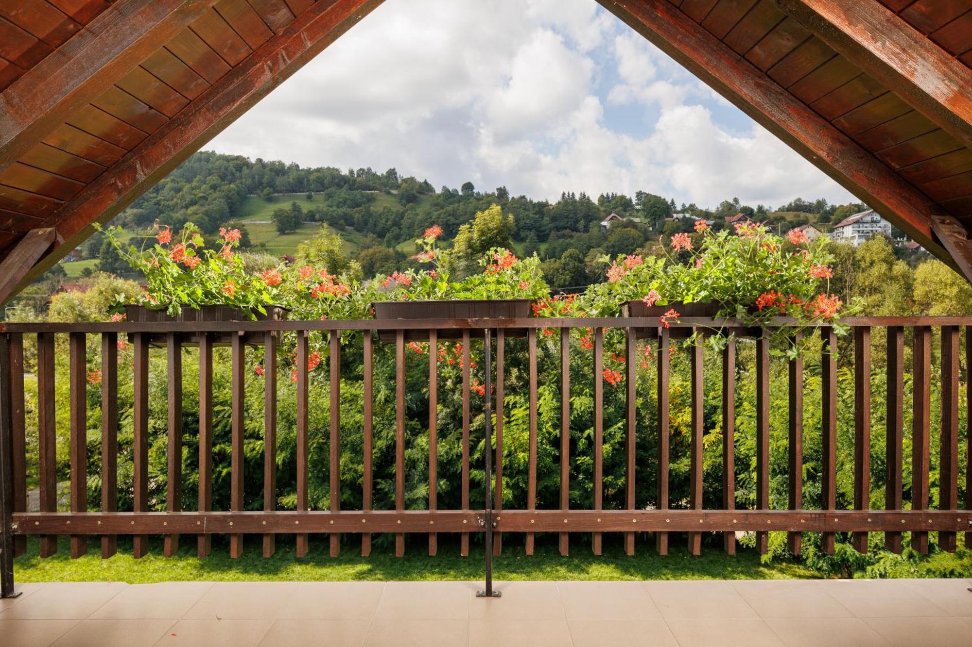 Casa Cu Salcami Villa โมเอเชอ เด จอส ภายนอก รูปภาพ